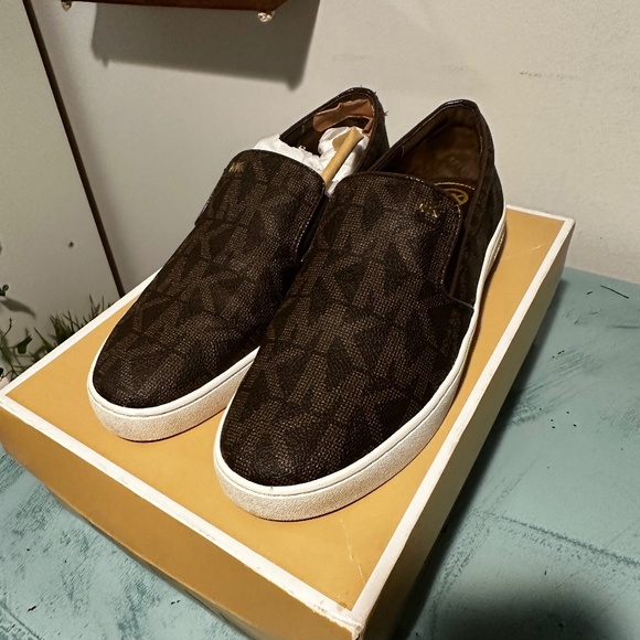 MICHAEL KORS Keaton Logo Slip-On Sneaker - Picture 1 of 5